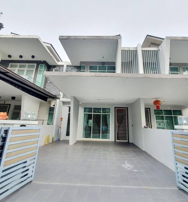 Modern Stylish 2Storey House 8Pax@Alma Near Jusco Villa Bukit Mertajam Exterior photo