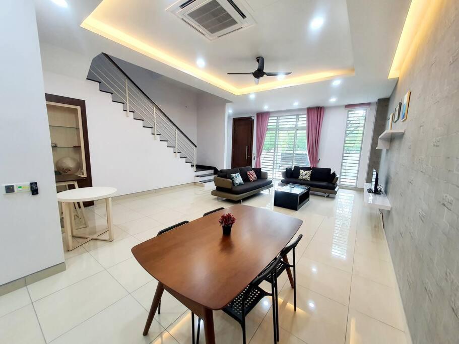 Modern Stylish 2Storey House 8Pax@Alma Near Jusco Villa Bukit Mertajam Exterior photo