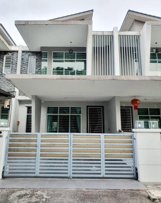 Modern Stylish 2Storey House 8Pax@Alma Near Jusco Villa Bukit Mertajam Exterior photo